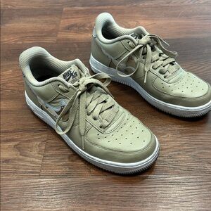 Nike Air Force 1 Low in khaki/tan w camo accent.